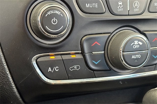 2023 Jeep Cherokee Altitude Lux 4x4