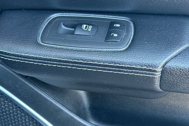 2019 RAM 1500 Laramie 4x4 Crew Cab 6'4" Box