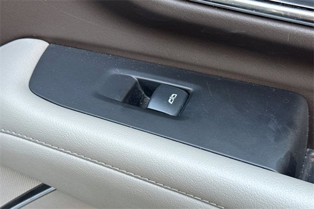 2024 Chevrolet Suburban 4WD LT