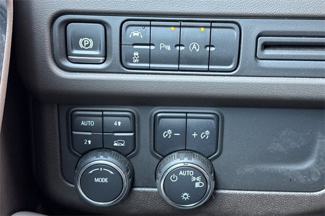 2024 Chevrolet Suburban 4WD LT