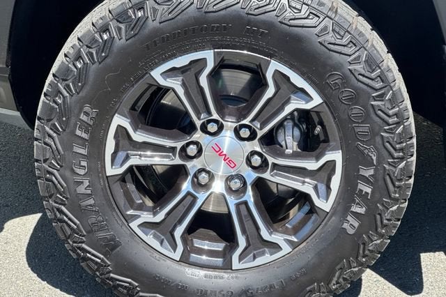 2024 GMC Canyon Crew Cab Short Box 4-Wheel Drive AT4