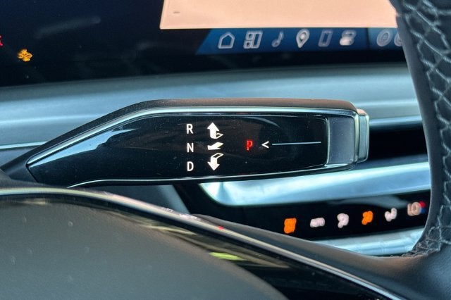 2024 Cadillac LYRIQ 4dr Luxury w/1SC
