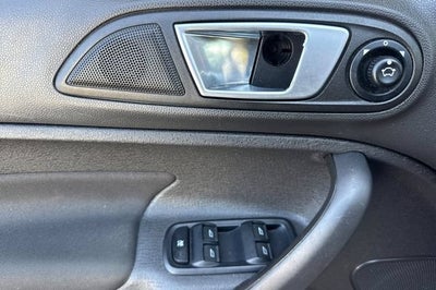 2016 Ford Fiesta 4dr Sdn SE
