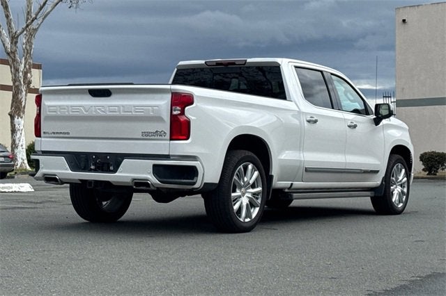 2022 Chevrolet Silverado 1500 Crew Cab Standard Box 4-Wheel Drive High Country