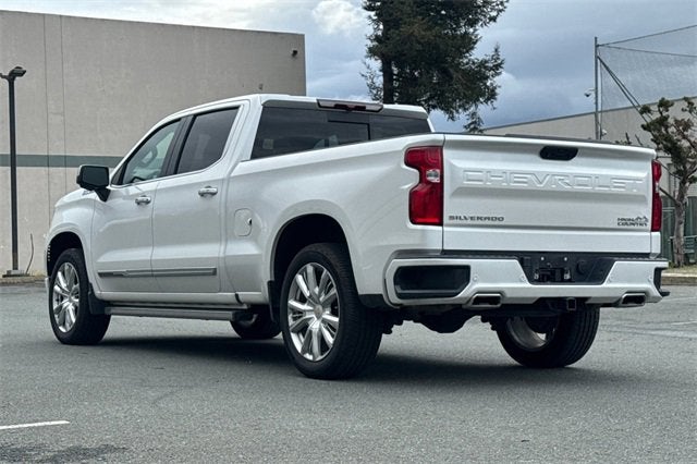 2022 Chevrolet Silverado 1500 Crew Cab Standard Box 4-Wheel Drive High Country