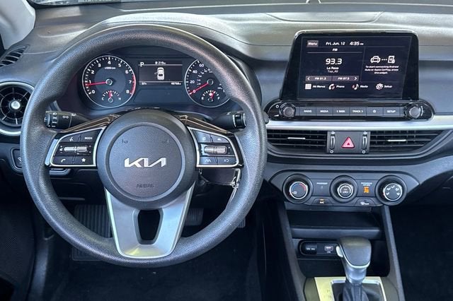 2023 Kia Forte LXS IVT