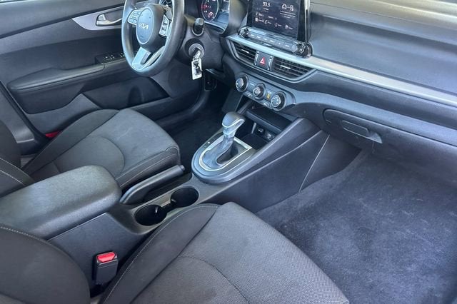 2023 Kia Forte LXS IVT