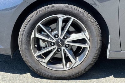 2023 Kia Forte LXS IVT