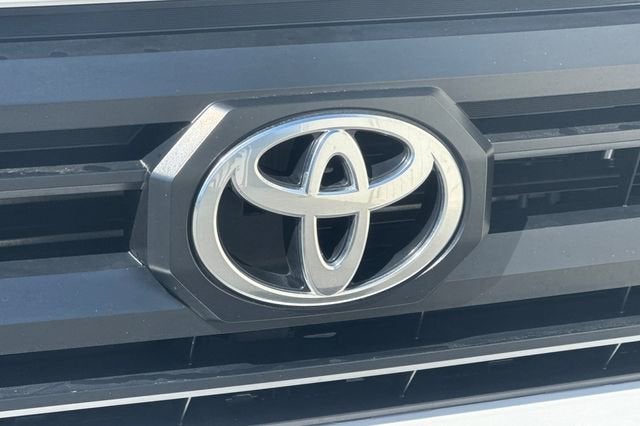 2024 Toyota Tacoma 2WD 2WD SR XtraCab 6' Bed AT (GS)