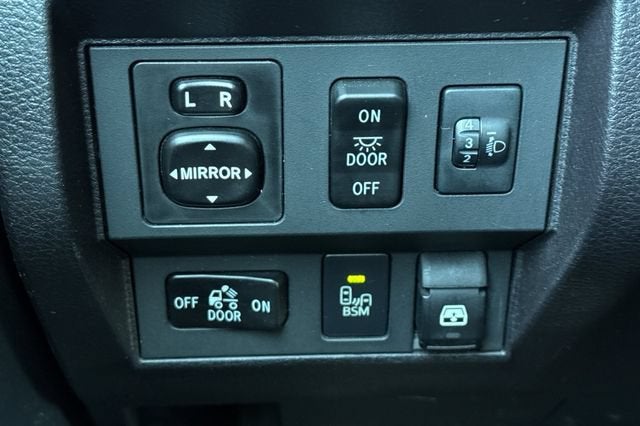 2014 Toyota Tundra 4WD Truck 4WD CrewMax Short Bed 5.7L Limited (Natl)