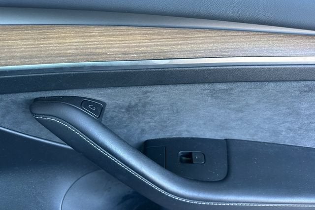 2023 Tesla Model 3 RWD
