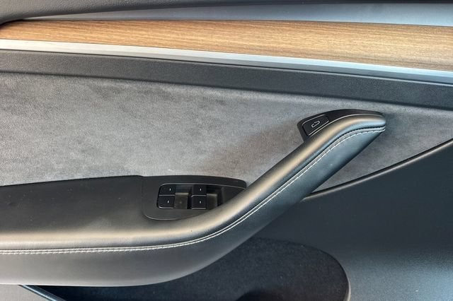 2025 Tesla Model Y Long Range AWD *Ltd Avail*