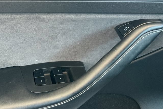 2025 Tesla Model Y Long Range AWD *Ltd Avail*