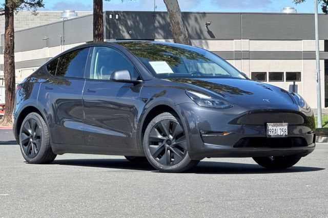 2025 Tesla Model Y Long Range AWD *Ltd Avail*