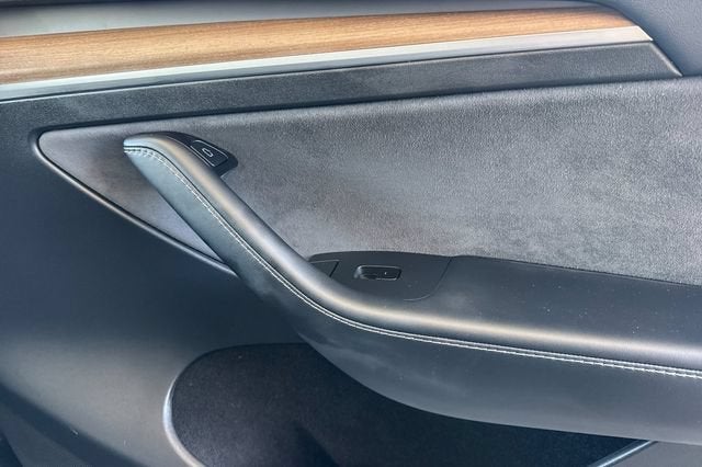 2025 Tesla Model Y Long Range AWD *Ltd Avail*