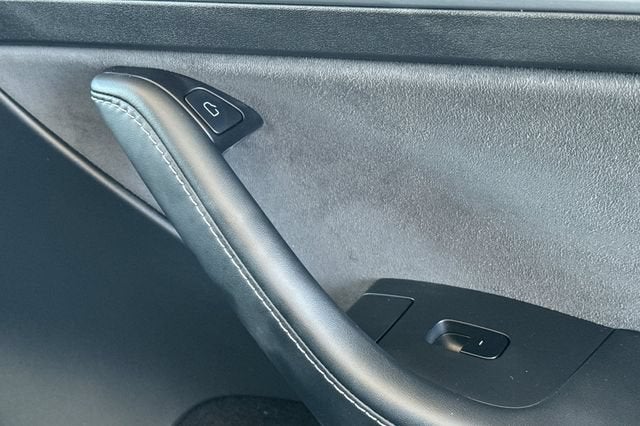 2025 Tesla Model Y Long Range AWD *Ltd Avail*