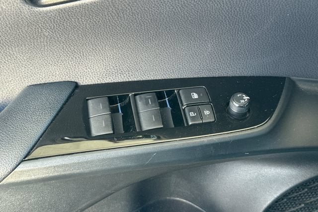 2019 Toyota Prius Prime Plus (Natl)