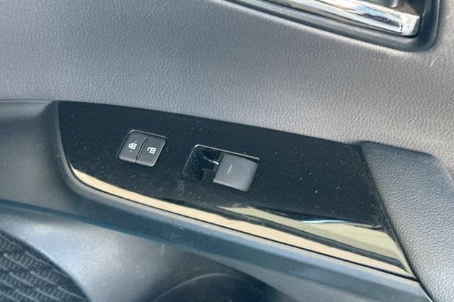 2019 Toyota Prius Prime Plus (Natl)