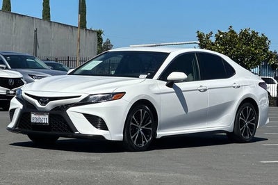 2018 Toyota Camry LE Auto (SE)
