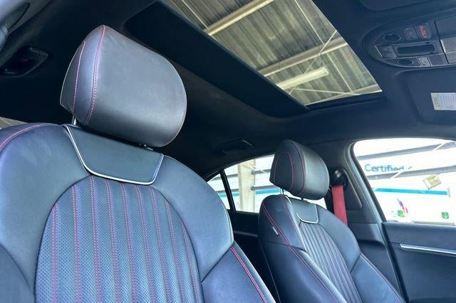 2023 Genesis G70 2.0T RWD