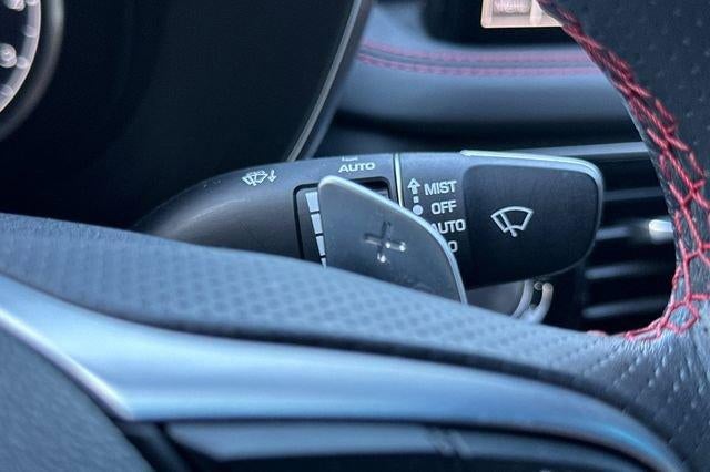 2023 Genesis G70 2.0T RWD