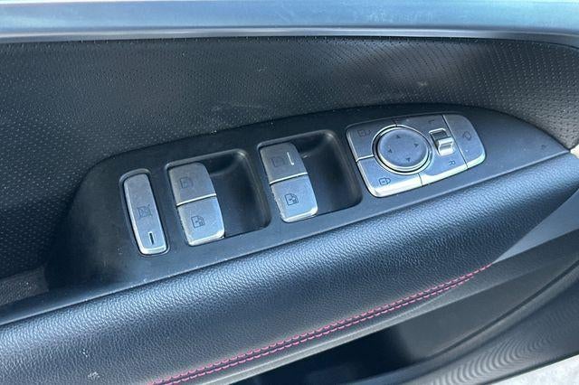 2023 Genesis G70 2.0T RWD