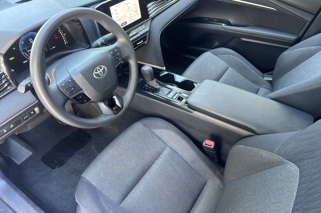 2025 Toyota Camry LE LE HYBRID