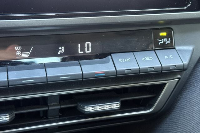 2025 Toyota Camry LE LE HYBRID