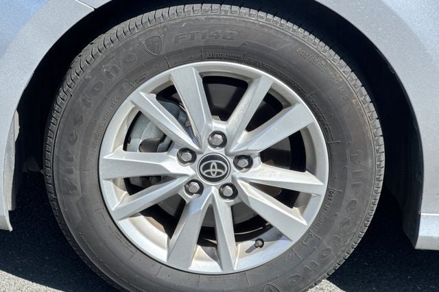 2025 Toyota Camry LE LE HYBRID