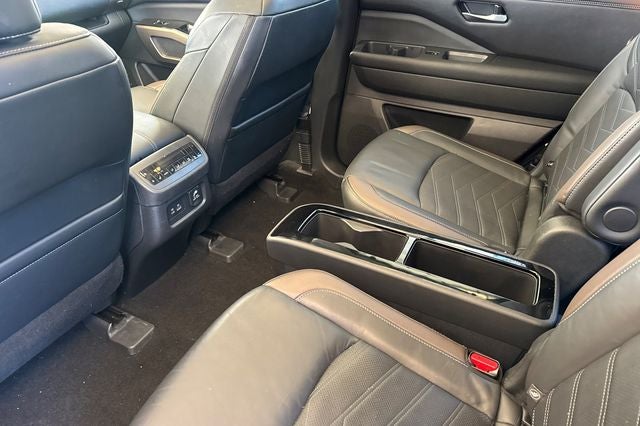 2023 Nissan Pathfinder Platinum PLATIMUM
