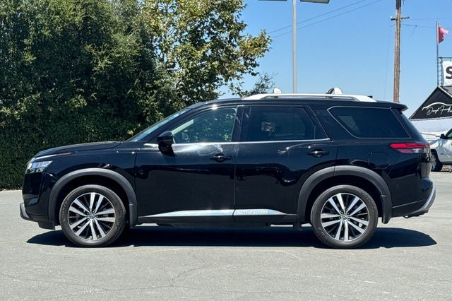 2023 Nissan Pathfinder Platinum PLATIMUM