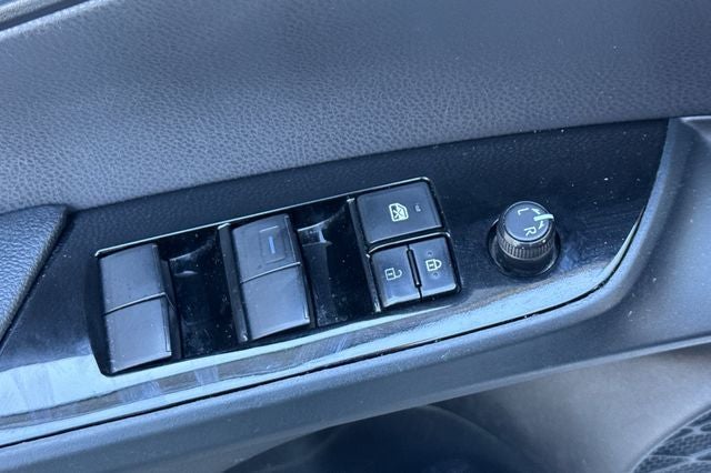 2022 Toyota Prius LE LE FWD