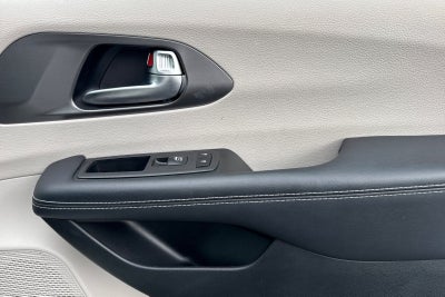 2023 Chrysler Pacifica Touring L Touring