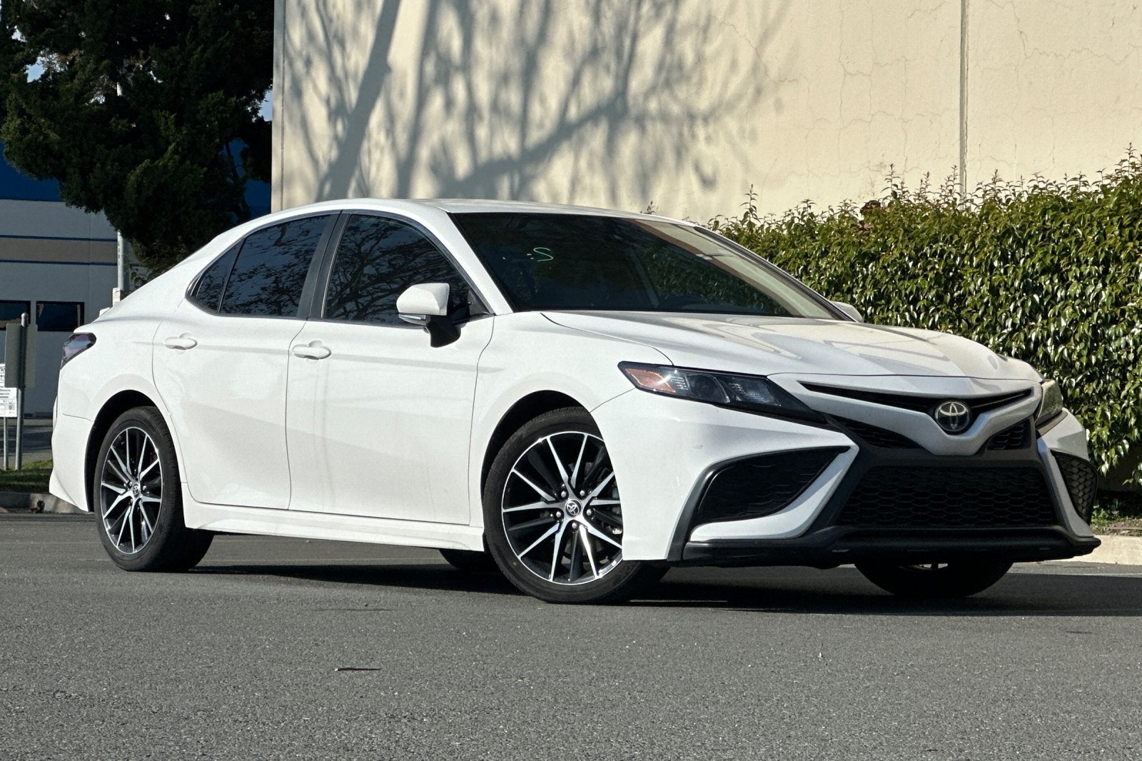 2023 Toyota Camry Hybrid SE