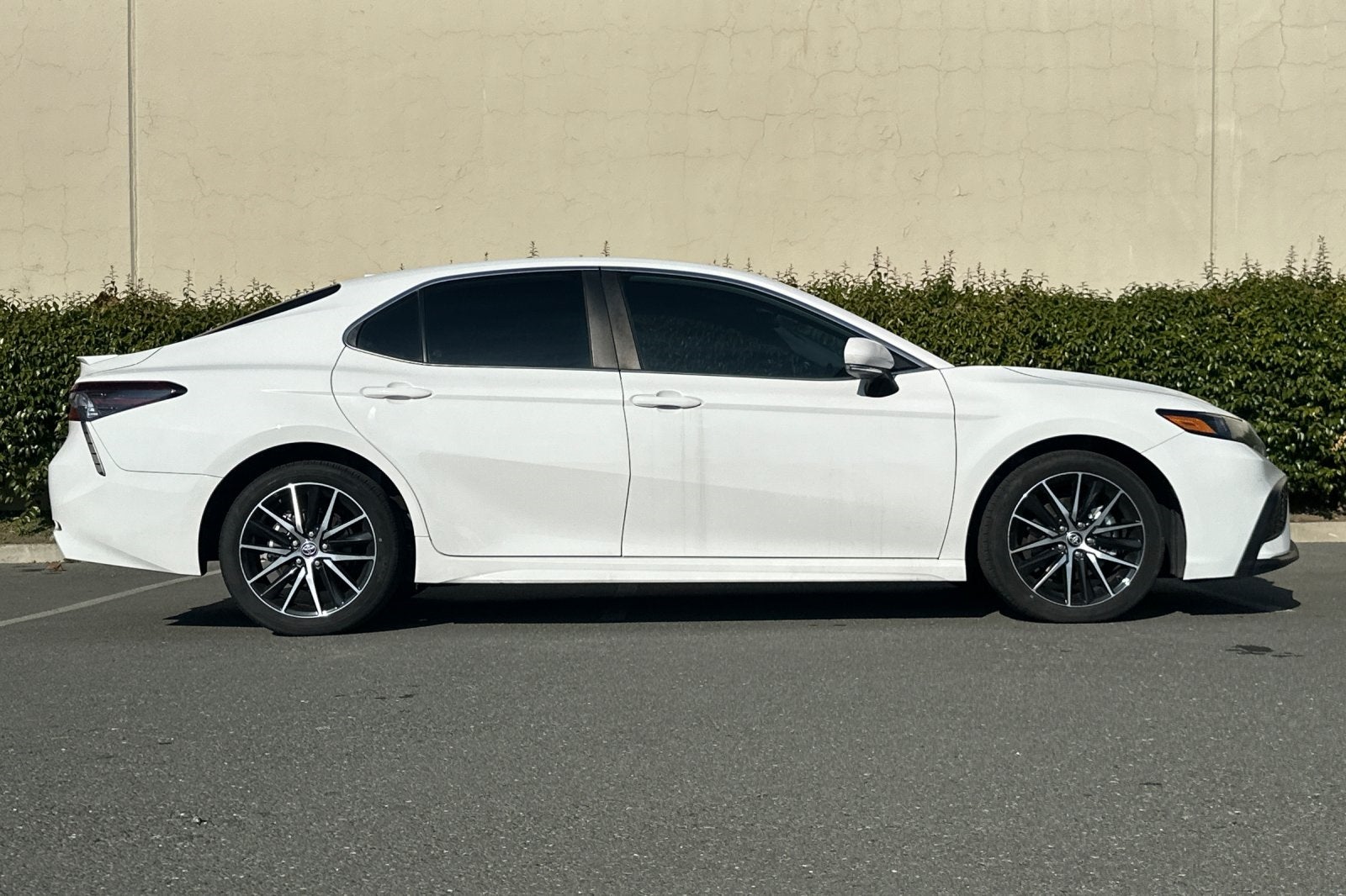 2023 Toyota Camry Hybrid SE