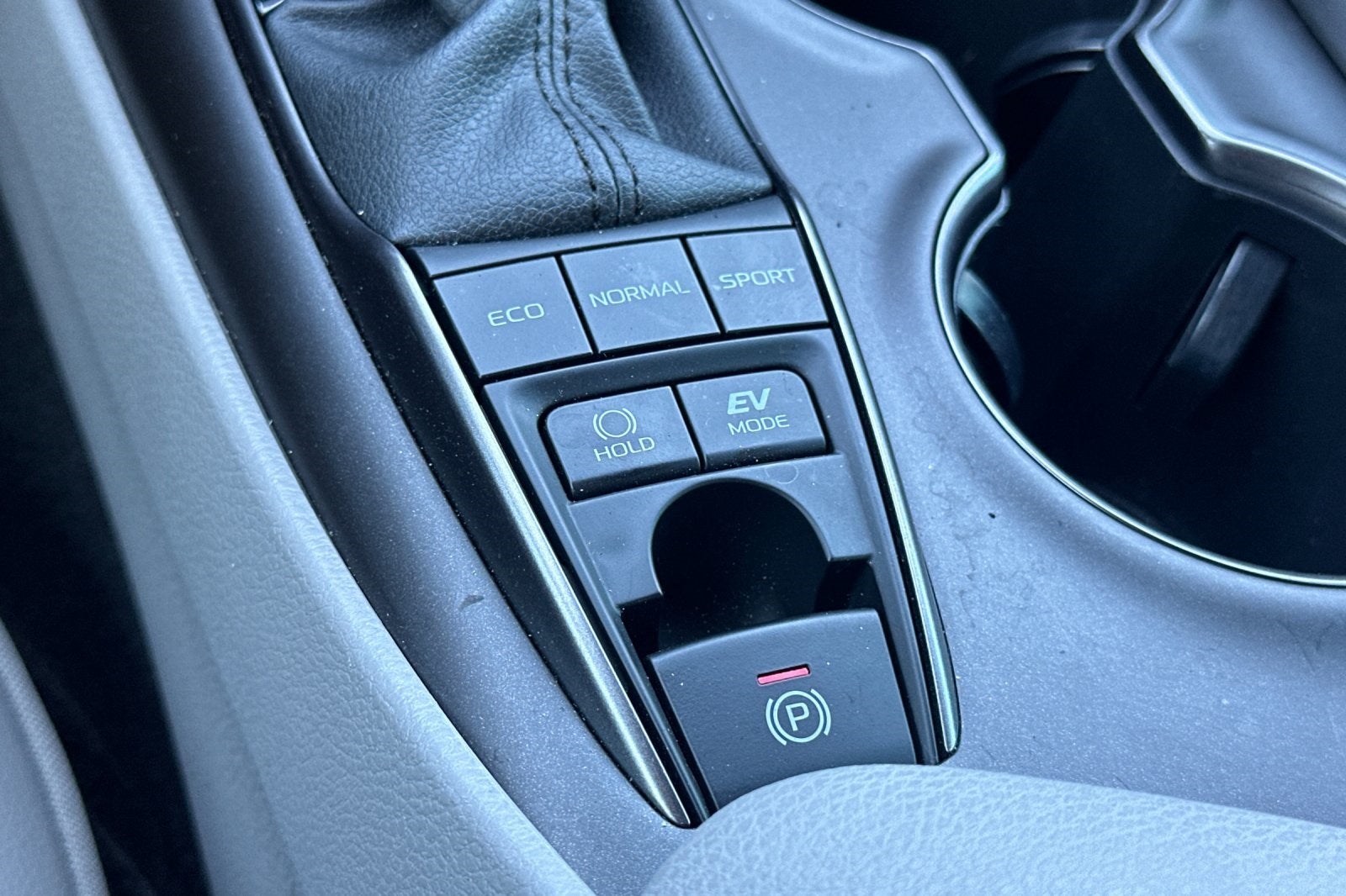 2023 Toyota Camry Hybrid SE