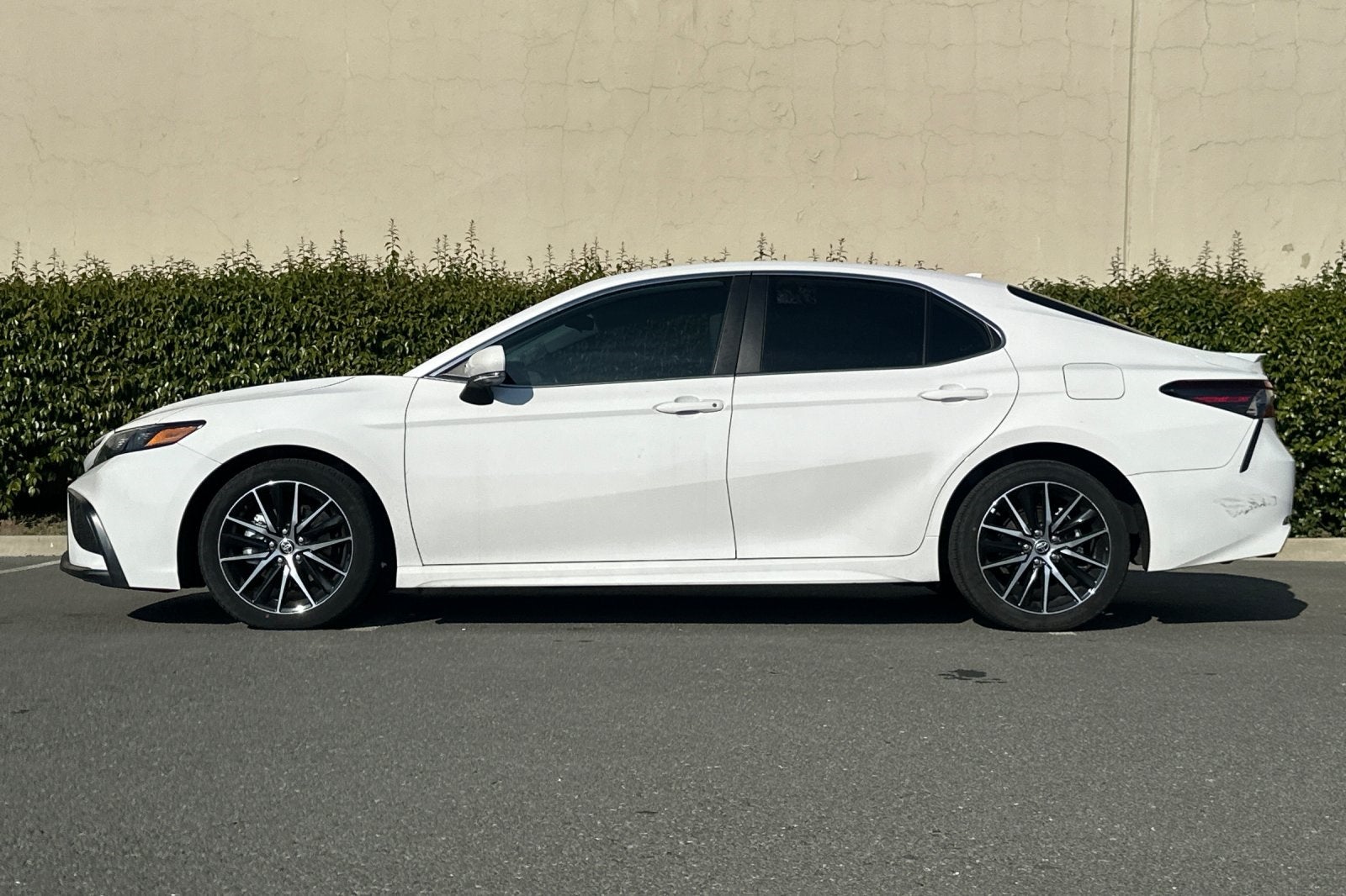 2023 Toyota Camry Hybrid SE