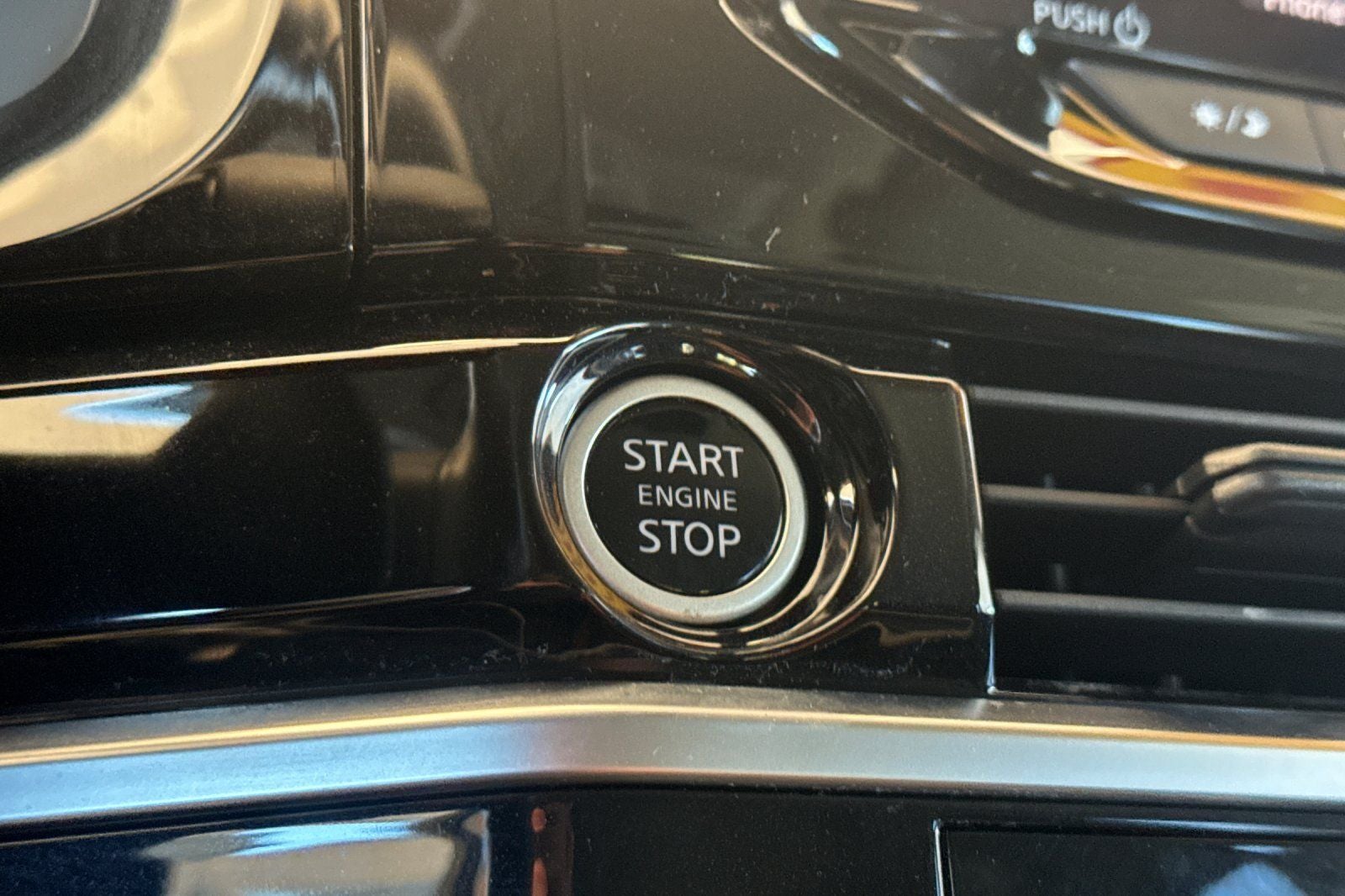 2024 Nissan Pathfinder SV SV
