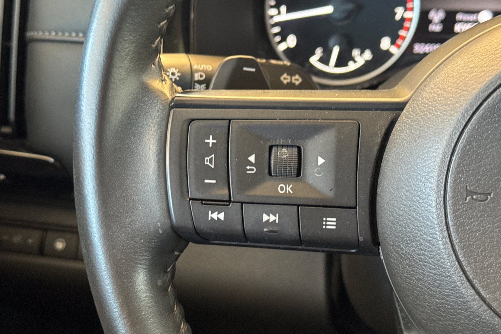 2024 Nissan Pathfinder SV SV