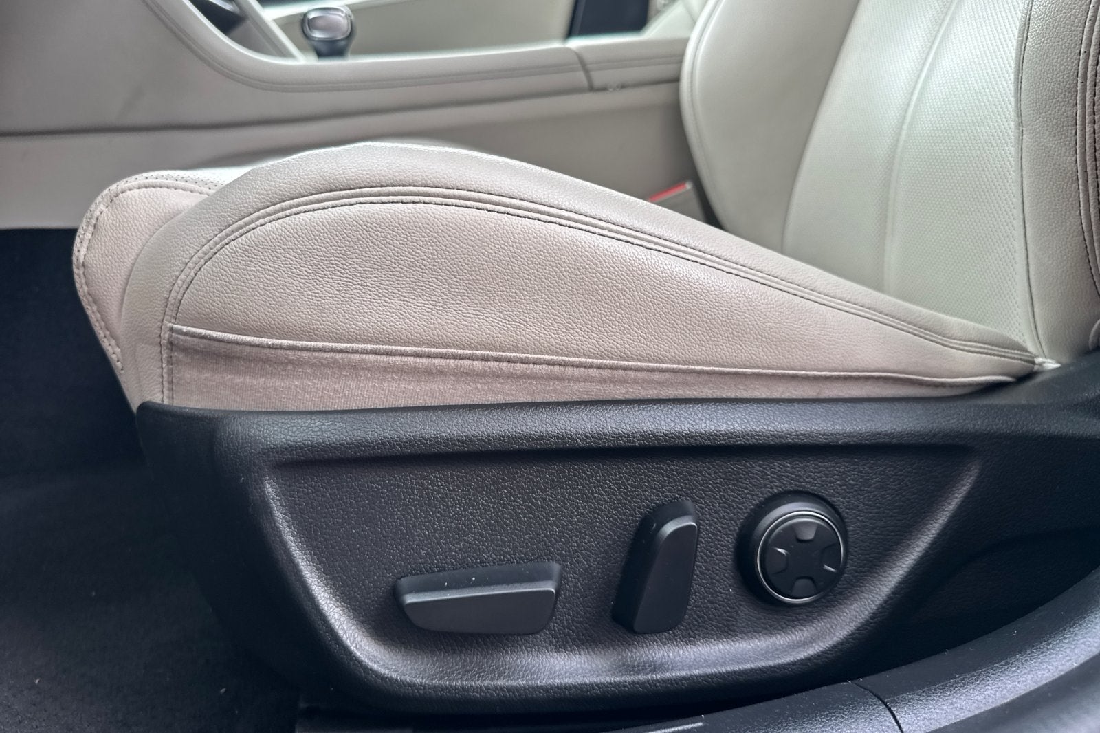 2024 Genesis G70 2.5T