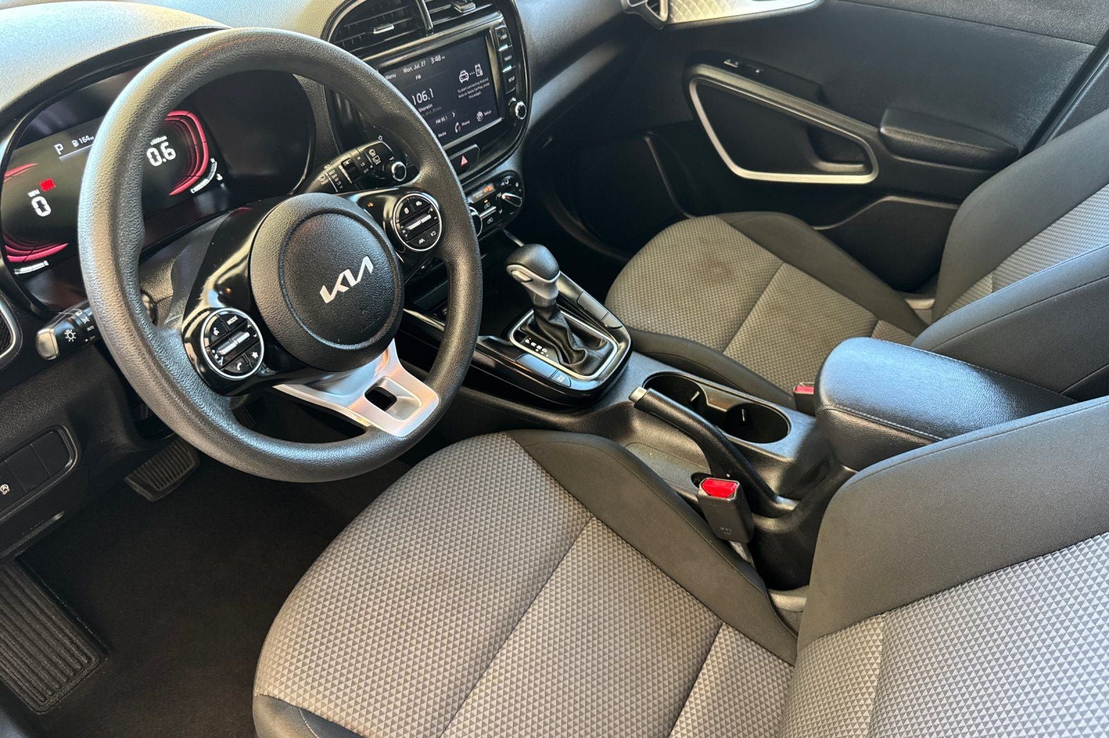 2023 Kia Soul LX TECHNOLOGY