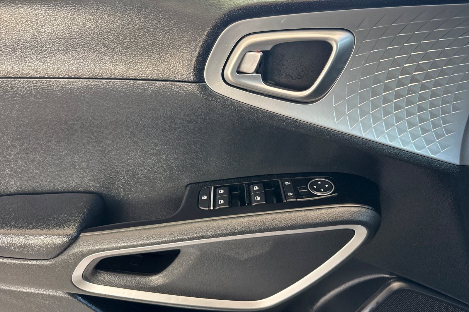 2023 Kia Soul LX TECHNOLOGY
