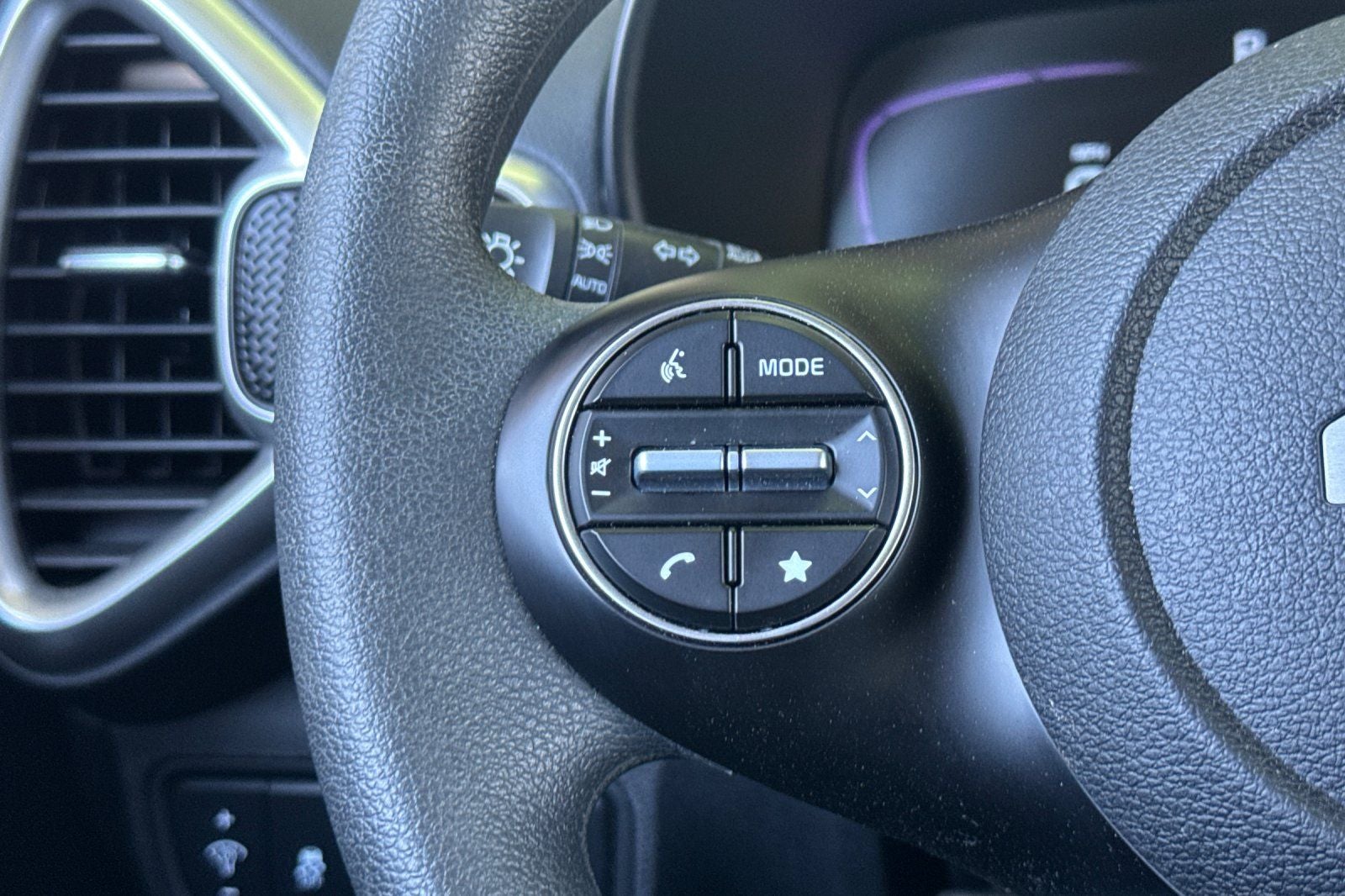 2025 Kia Soul LX TECHNOLOGY