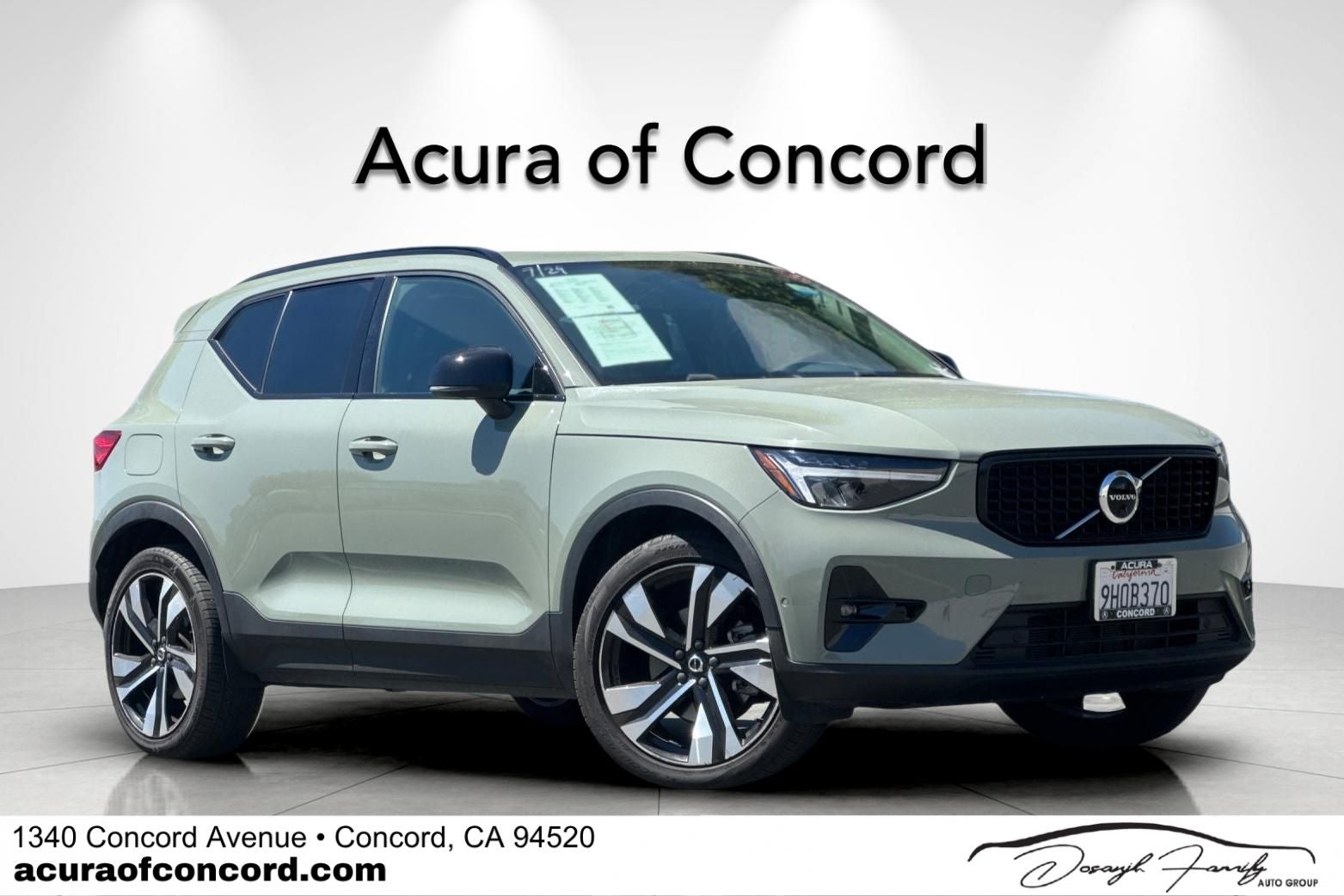 2023 Volvo XC40 B4 Plus Dark Theme