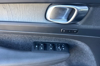 2023 Volvo XC40 B4 Plus Dark Theme