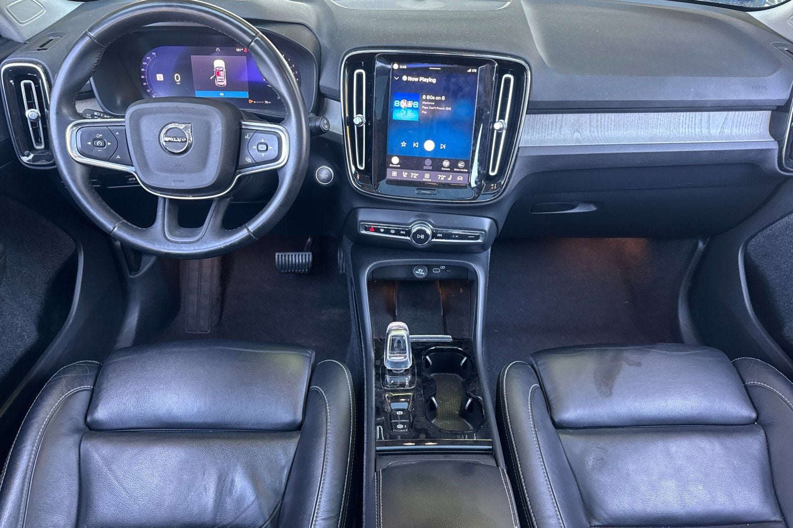 2023 Volvo XC40 B4 Plus Dark Theme
