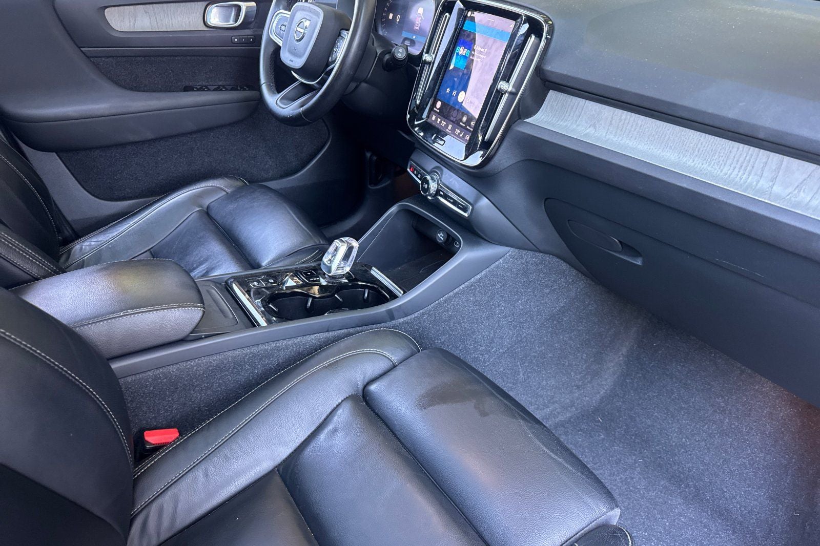 2023 Volvo XC40 B4 Plus Dark Theme