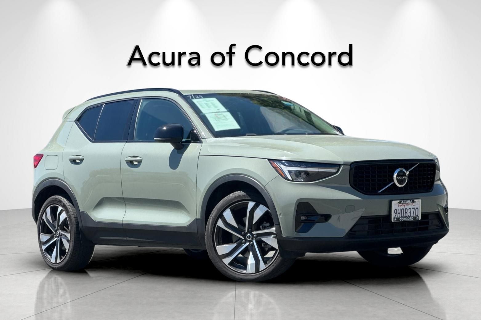 2023 Volvo XC40 B4 Plus Dark Theme