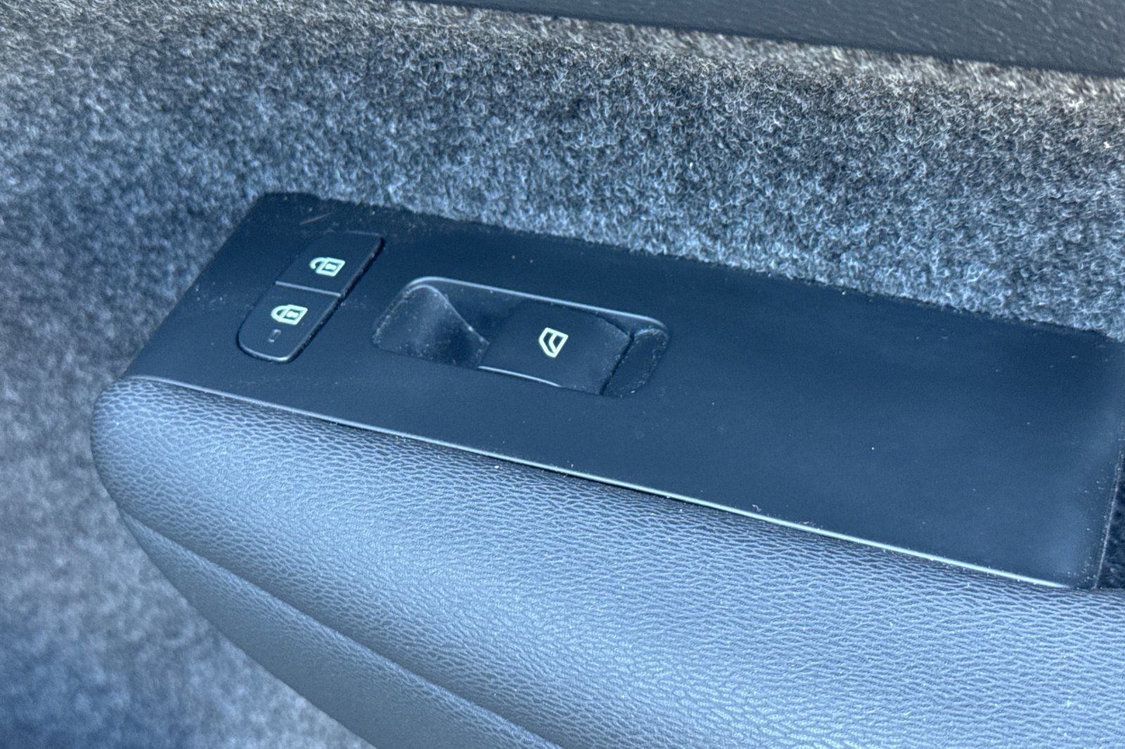 2023 Volvo XC40 B4 Plus Dark Theme