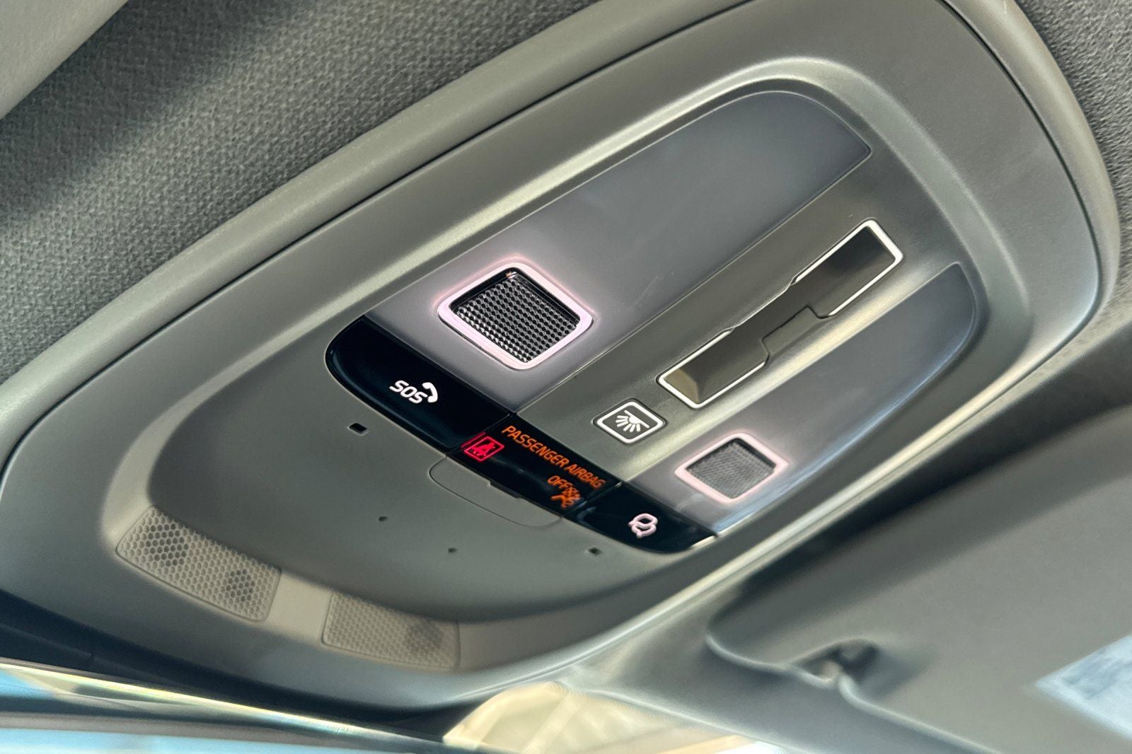 2023 Volvo XC40 B4 Plus Dark Theme